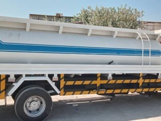 camion-citerne-en-excellent-etat-grande-capacite-de-stockage-a-vendre