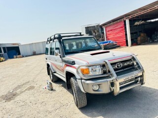toyota-land-cruiser-v8-toutes-options-pneus-neufs-entretien-regulier