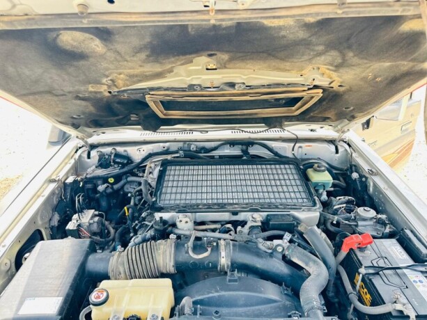 toyota-land-cruiser-v8-toutes-options-pneus-neufs-entretien-regulier-big-3