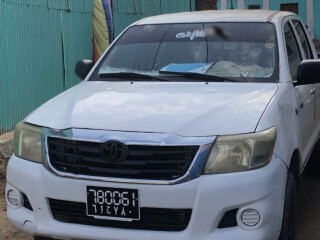 a-louer-toyota-hilux-2013-d2-diesel-in-djibouti
