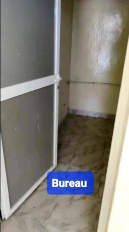 local-commercial-de-130m2-a-louer-au-coeur-de-lavenue-nasser-big-4