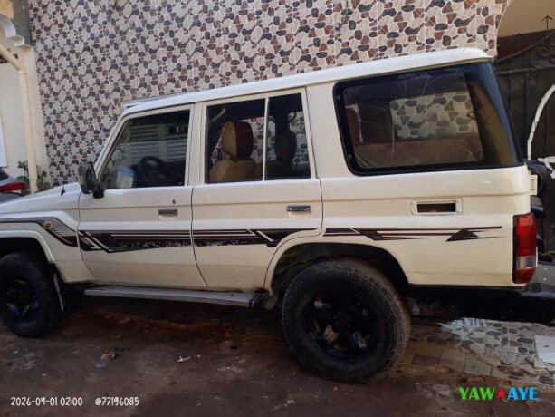 toyota-land-cruiser-blanc-excellent-etat-manuelle-essence-yawaaye-deals-big-0