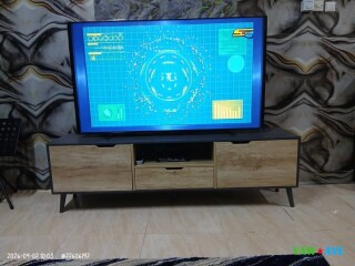 superb-solid-wood-tv-table-in-pristine-condition-perfect-for-your-living-room