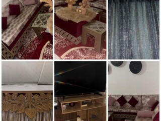 elegant-salon-neuf-avec-table-tv-et-accessoires-de-rideaux-style-et-confort-chez-yawaaye