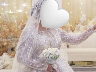 elegante-robe-de-mariage-longue-portee-une-fois-provenant-de-dubai-a-saisir-sur-yawaaye