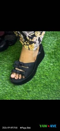 decouvrez-nos-eblouissantes-chaussures-disponibles-maintenant-sur-yawaaye-big-0