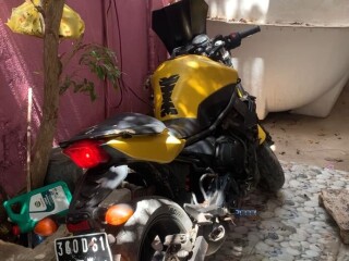 yamaha-600cc-motorcycle-power-performance-style-await