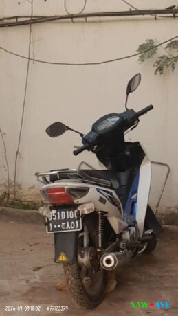 economique-moto-jincheng-110-blanche-bleue-confort-assure-sur-yawaaye-big-1