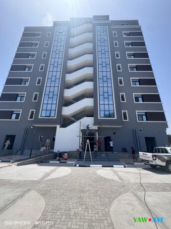 immeuble-r7-appartements-bureaux-commerces-a-saisir-sur-yawaaye-big-0