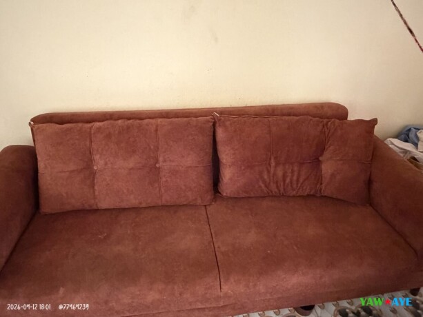 canape-convertible-lit-comme-neuf-offre-negociable-sur-yawaaye-big-1