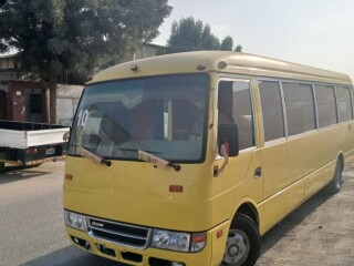 mitsubishi-rosa-2-bus-35-comfortable-seats-for-reliable-group-travel