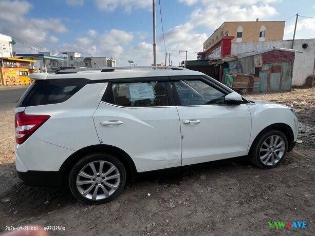 2016-ssangyong-tivoli-automatic-fuel-efficient-stylish-suv-for-sale-big-0