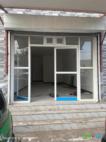 espace-commercial-a-louer-avec-toilette-et-reservoir-deau-rue-mandela-opportunite-a-saisir-big-0