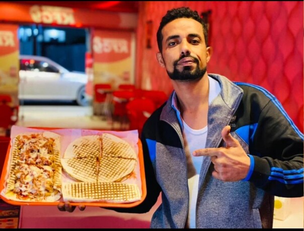 cuisinier-professionnel-arabe-qualifie-et-gouteur-big-0