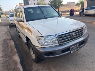 toyota-land-cruiser-4x4-robuste-et-fiable