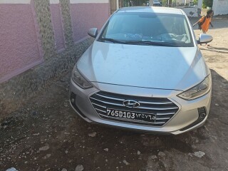 hyundai-avante-2017-boite-automatique-cameras-hd-gazole-5-places-climatisation-fermeture-centrale-vitres-electriques