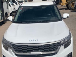 kia-seltos-2023-impeccable-etat-pret-a-conduire