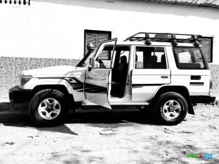 2015-land-cruiser-hard-top-diesel-9-seater-fully-loaded-in-perfect-condition
