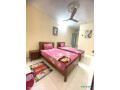 chambre-confortable-avec-lit-double-et-salle-de-bain-privee-a-yawaaye-small-1