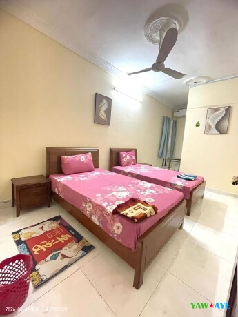chambre-confortable-avec-lit-double-et-salle-de-bain-privee-a-yawaaye-big-1
