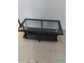 elegante-table-basse-en-verre-avec-structure-noire-chic-style-et-modernite-small-0