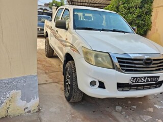 2015-toyota-hilux-diesel-pick-up-rugged-reliable-manual-truck-for-sale-on-yawaaye