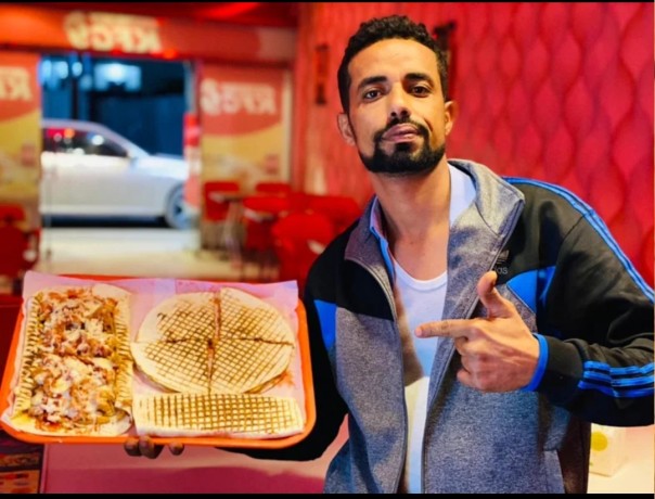 cuisinier-professionnel-arabe-qualifie-et-gouteur-big-1