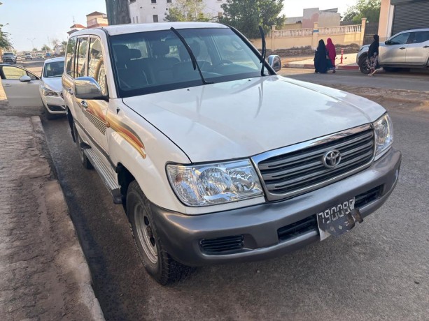 toyota-land-cruiser-4x4-robuste-et-fiable-big-0