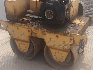 compacteur-manuel-a-deux-rouleaux