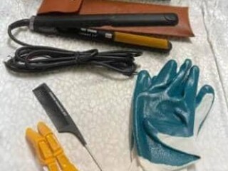 lisseur-de-cheveux-avec-accessoires-et-housse-en-cuir