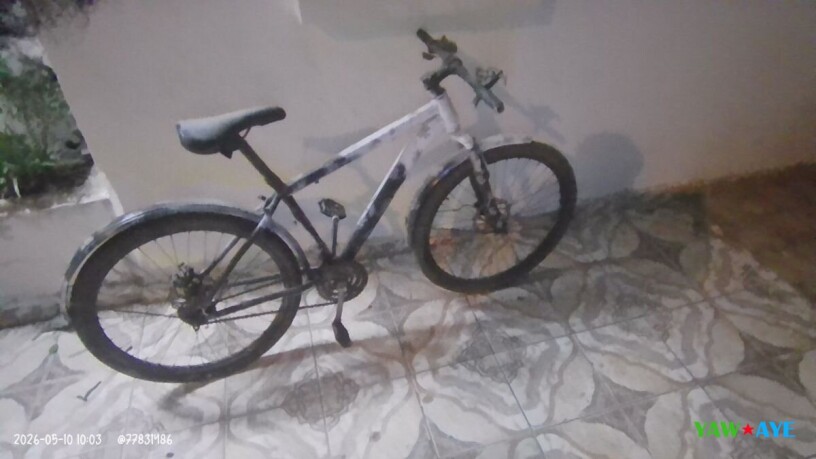 velo-retro-renove-sans-frein-ideal-pour-balades-a-yawaaye-big-1