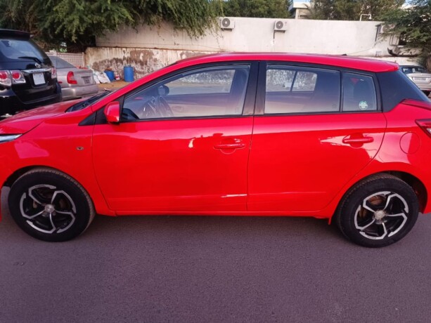 toyota-yaris-a-louer-big-0