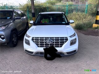 4-superbes-voitures-a-vendre-toyota-hilux-mg-hyundai-venue-kia-sportage