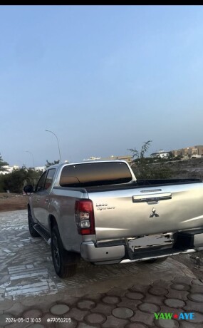 voiture-d95-etoilee-telecommandee-en-excellent-etat-a-saisir-sur-yawaaye-big-0