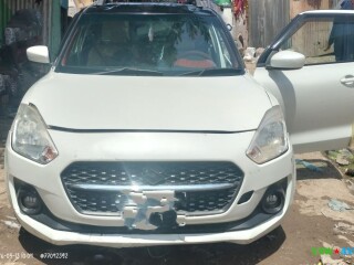 2017-suzuki-swift-essence-automatic-pristine-condition-ready-to-drive