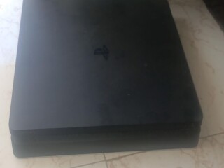 playstation-4-jailbreak-console-manette-en-excellent-etat-sur-yawaaye