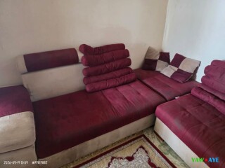 salon-chic-avec-tapis-inclus-parfait-etat-a-saisir-sur-yawaaye