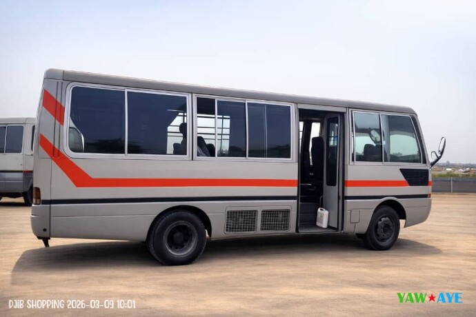 a-vendre-bus-avec-contrat-personnel-en-tres-bon-etat-prix-2-500-000-fdj-whatsapp-77-64-47-90-big-0