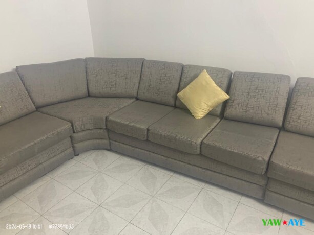 salon-chic-et-spacieux-parfait-etat-capacite-de-18-places-big-0