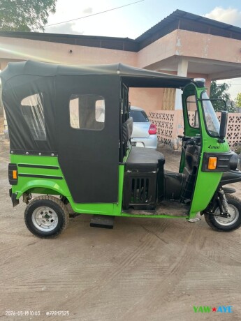 bajaj-neuve-etat-impeccable-pratiquement-non-utilisee-big-0