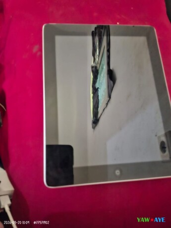 ipad-4-gris-en-excellent-etat-offre-immanquable-sur-yawaaye-big-0