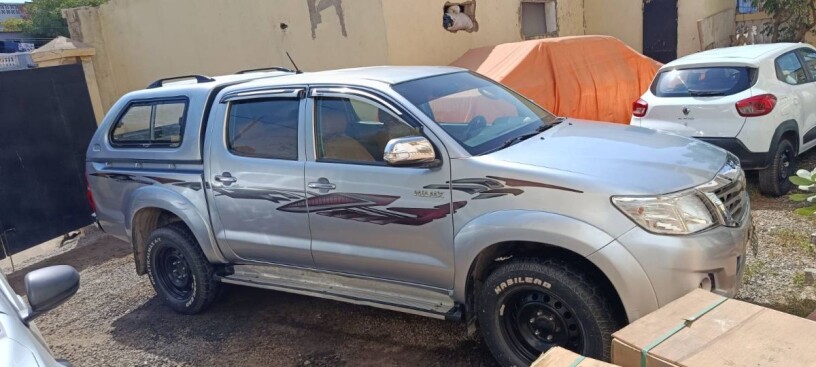 toyota-hilux-2014-diesel-climatise-renault-kwid-2019-essence-economique-big-1