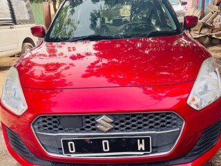 vente-de-suzuki-swift-rouge-2018-excellente-etat-et-pret-a-rouler-sur-yawaaye