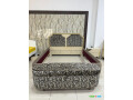 lit-moderne-avec-banc-et-tables-de-chevet-small-1
