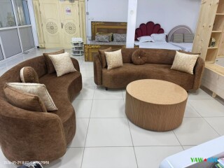 salon-moderne-avec-table-basse-ronde