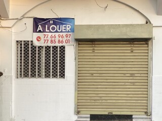 local-commercial-bien-situe-aux-salines-ouest-proche-route-principale