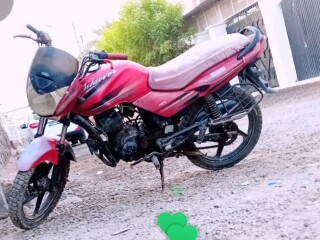 moto-hero-achiever-en-bon-etat