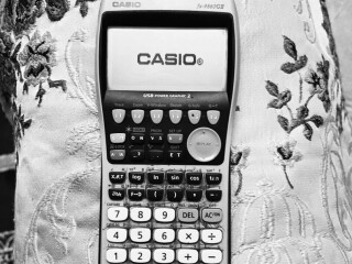 calculatrice-graphique-en-bon-etat-peu-utilisee