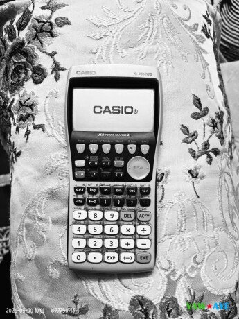 calculatrice-graphique-en-bon-etat-peu-utilisee-big-1