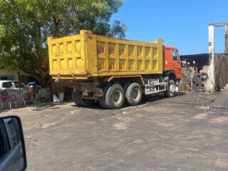 camion-howo-sinotruck-24m3-en-bon-etat